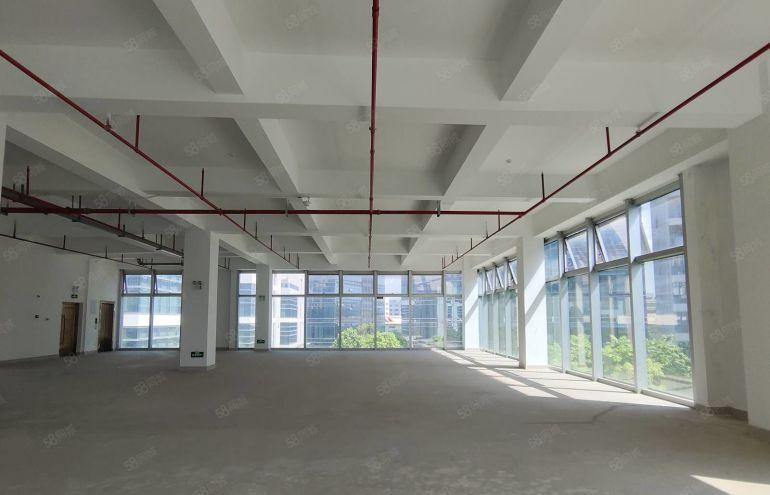 布吉地铁口2100平小独栋出租，共三层原房东直租带红本！