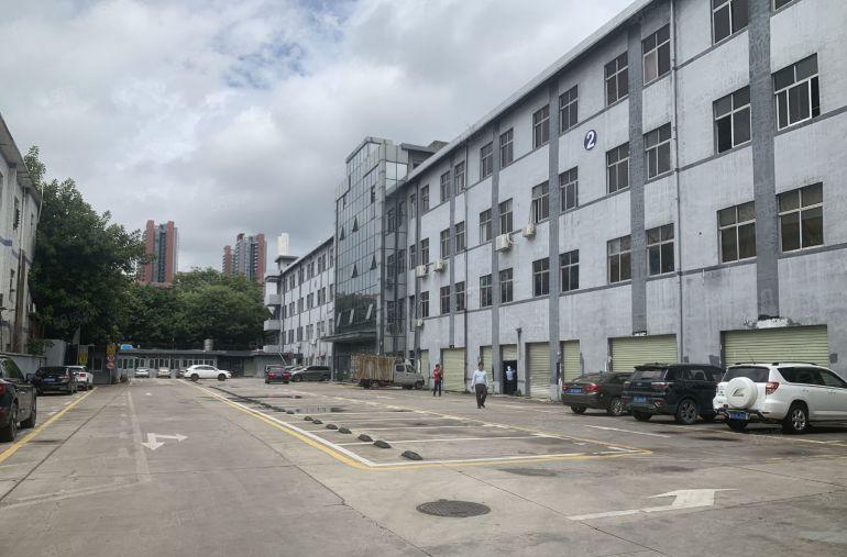 布吉丹竹头立交桥附近一楼1000平厂房仓库出租园区空地大可分