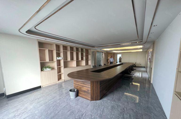 布吉电商办公室1200平方厂房仓库出租带豪华装修家具很好招工