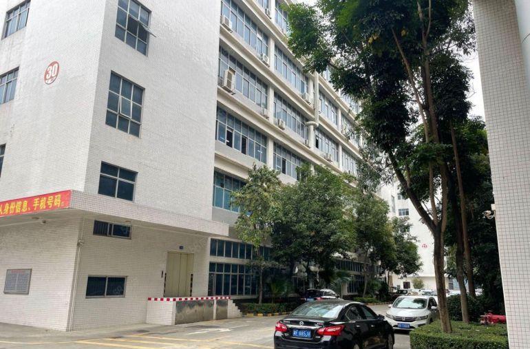 布吉联创科技园一楼厂房出租整层1600平，可分800平方