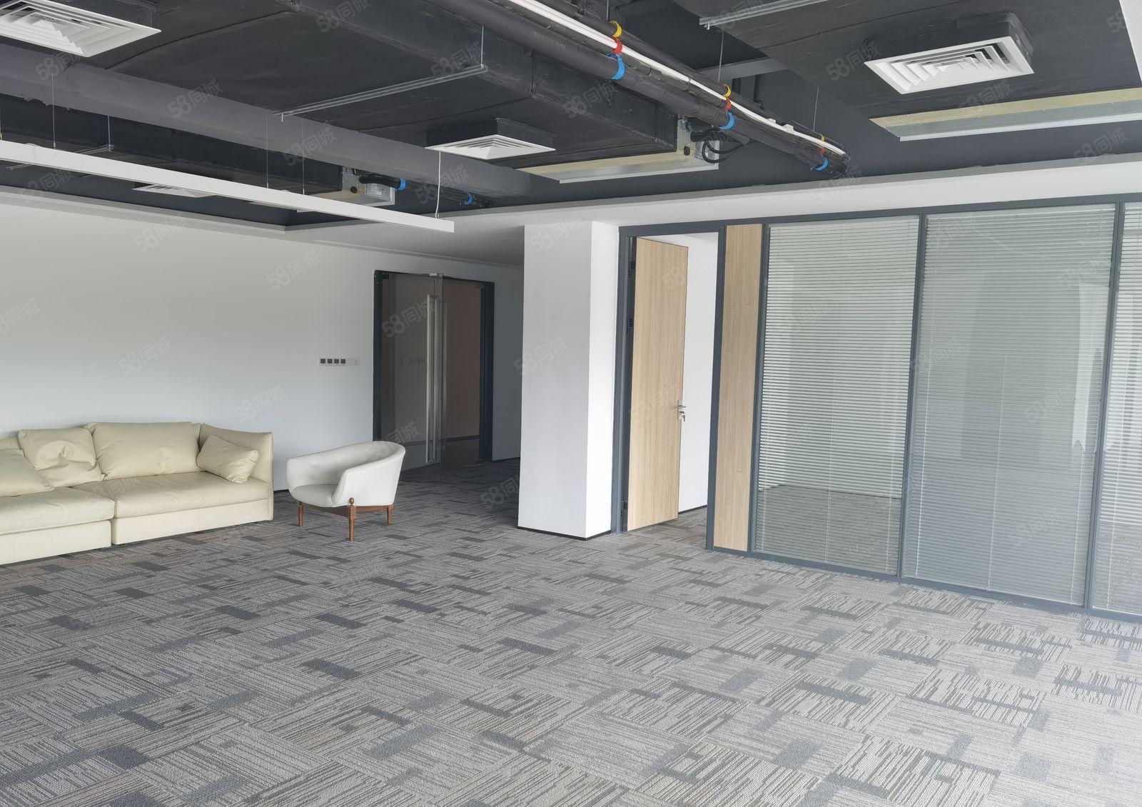 布吉坂田地铁口电商产业园2200平方厂房出租可办公可分租