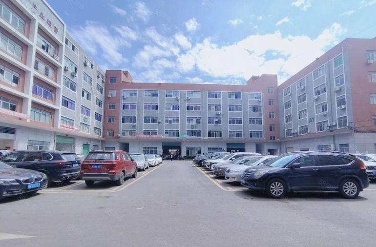 平湖华南城楼上2000平厂房出租 大小分租低价出租,