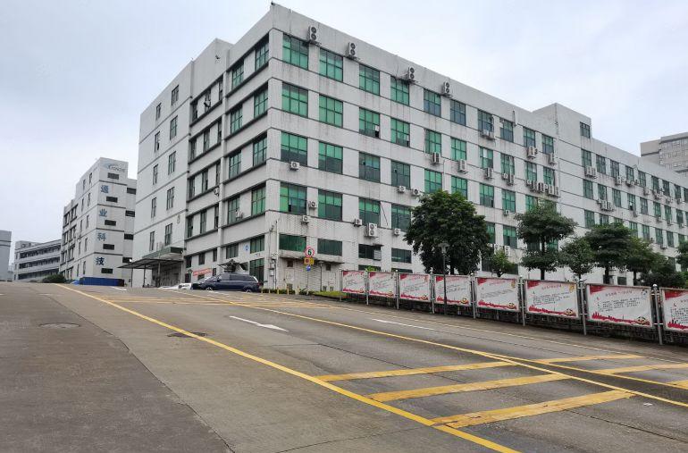 龙华观澜高速口原房东花园式厂房楼上7500平米。低价实际面积