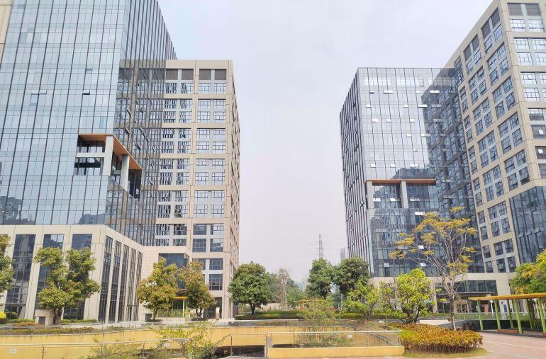 布吉石芽岭地铁站旁科技园楼上500平带装修办公室出租