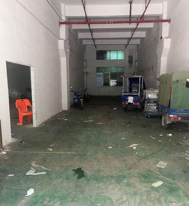 布吉李朗地铁口一楼标准厂房200平方出租，层高6米。