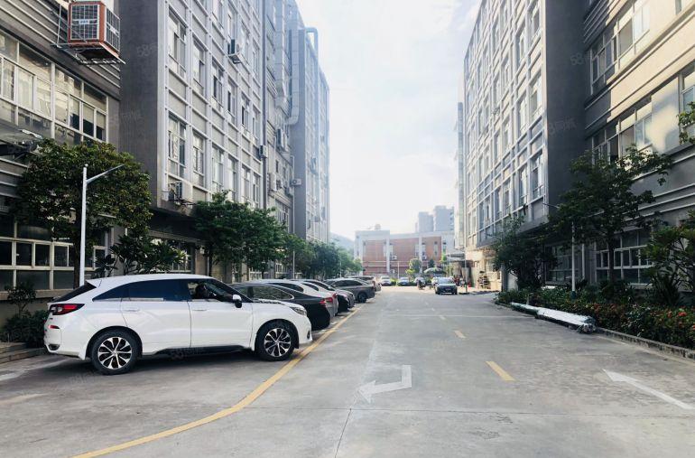 布吉石芽岭地铁口原房东工业园楼上500平带装修办公室厂房出租