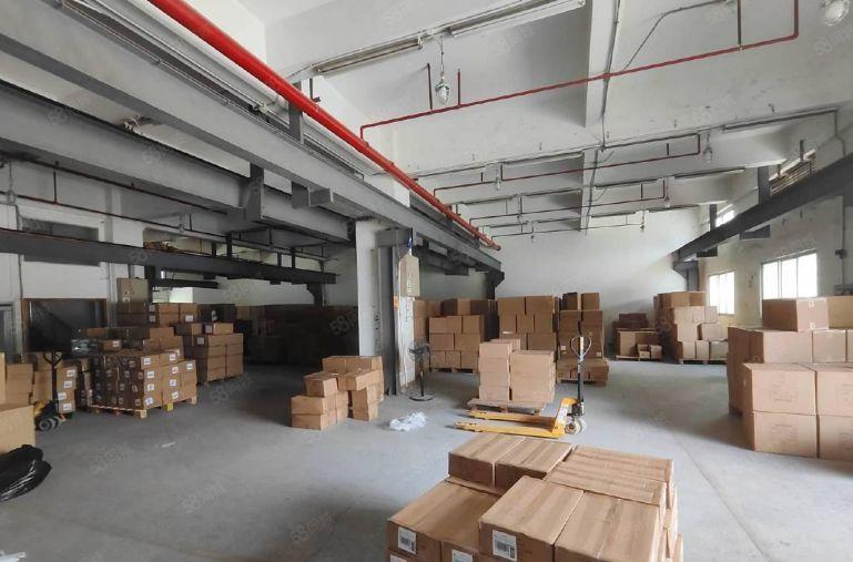 布吉一楼厂房800平，适合快递仓储，带卸货平台，空地超大