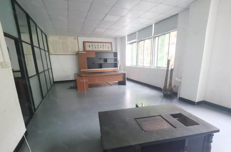 布吉百鸽笼地铁口工业区新出楼上1050平精装修厂房出租可分租