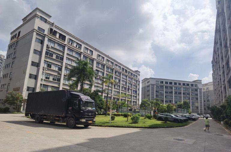 布吉凉帽山地铁口！新出花园式厂房整层1300平 办公仓库