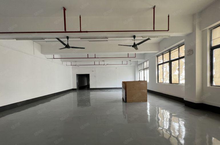 布吉上李朗红本厂房2460平方出租带装修卸货平台形象好易招工