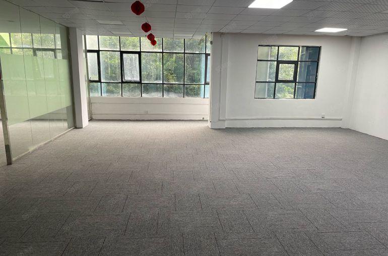 大芬地铁站附近楼上带装修厂房180平2加1格局