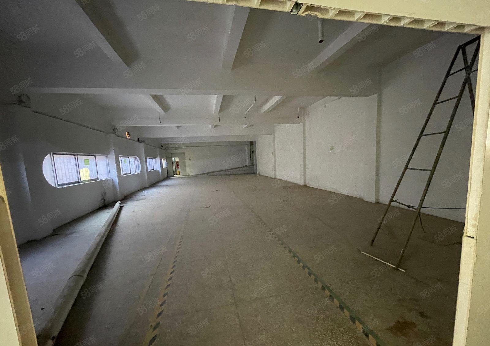 布吉李朗1560平米厂房出租，大小面积可以分租