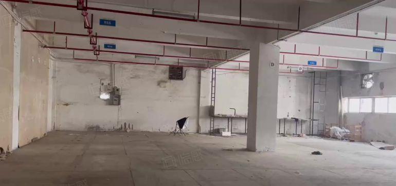 布吉李朗高速口一楼2000平厂房出租，带双卸货平台