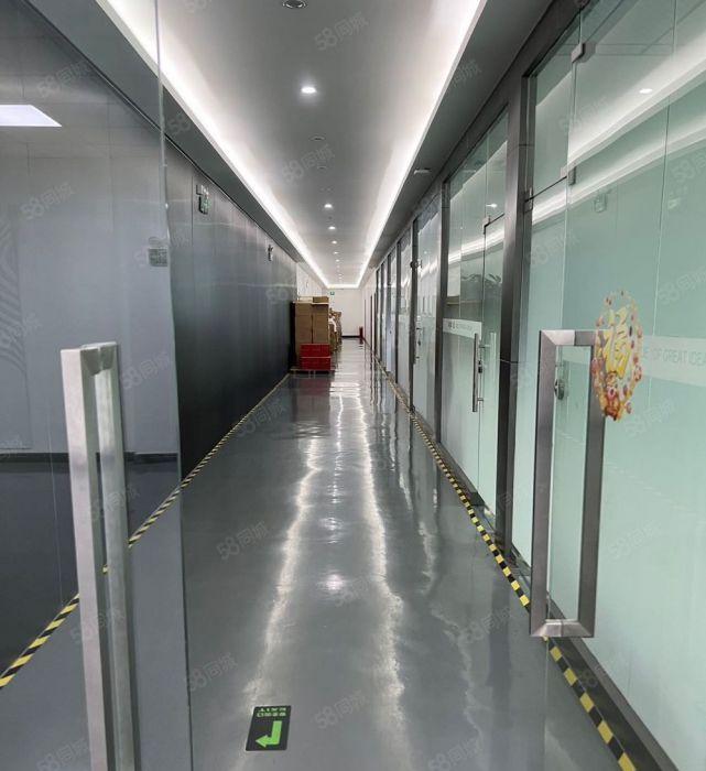 布吉李朗红本厂房1500平出租，带装修和家私无转让费