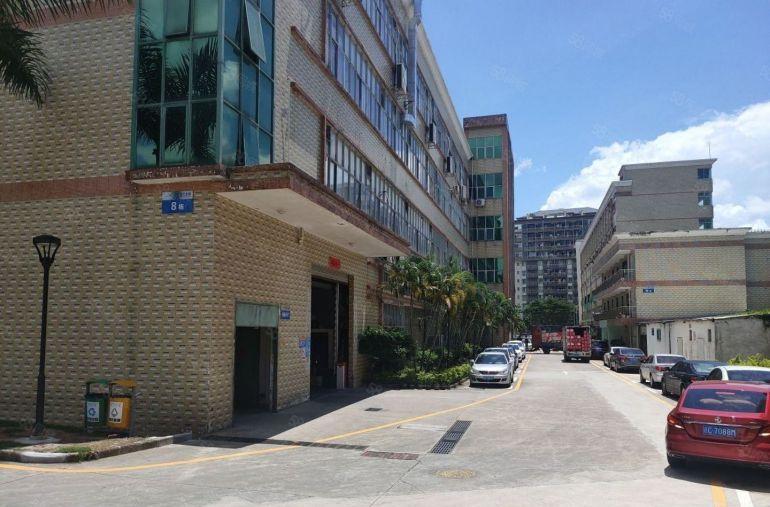 布吉丹竹头港华工业园附近2000平原房东厂房一楼仓库低价出租