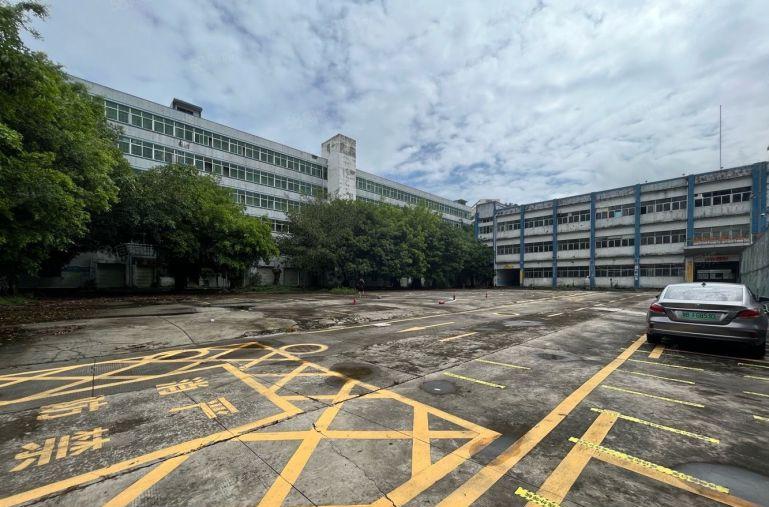 布吉1楼2楼各2000平厂房出租可分租不限行业原房东带红本