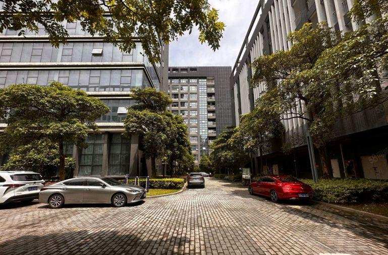 布吉红本独门独院厂房21000平出租，上市企业，总部