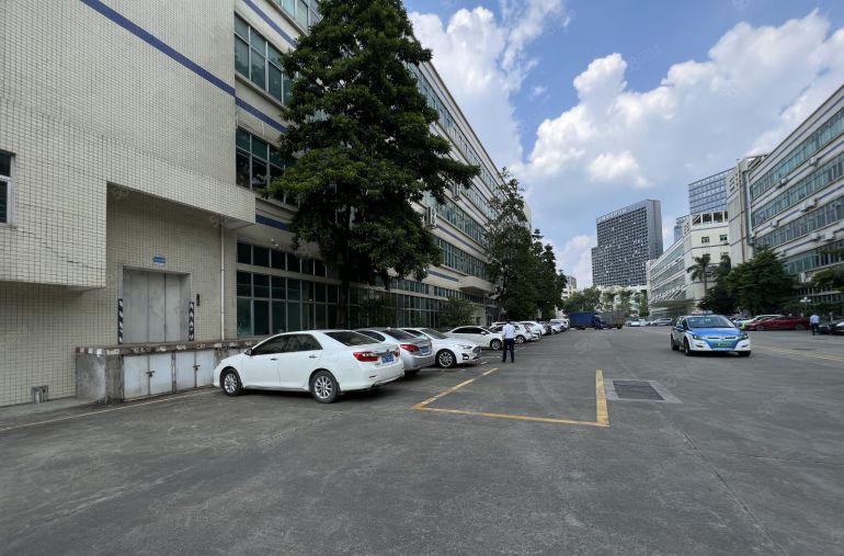 布吉地铁口工业园一楼1700平厂房仓库出租带牛角地坪漆好招工