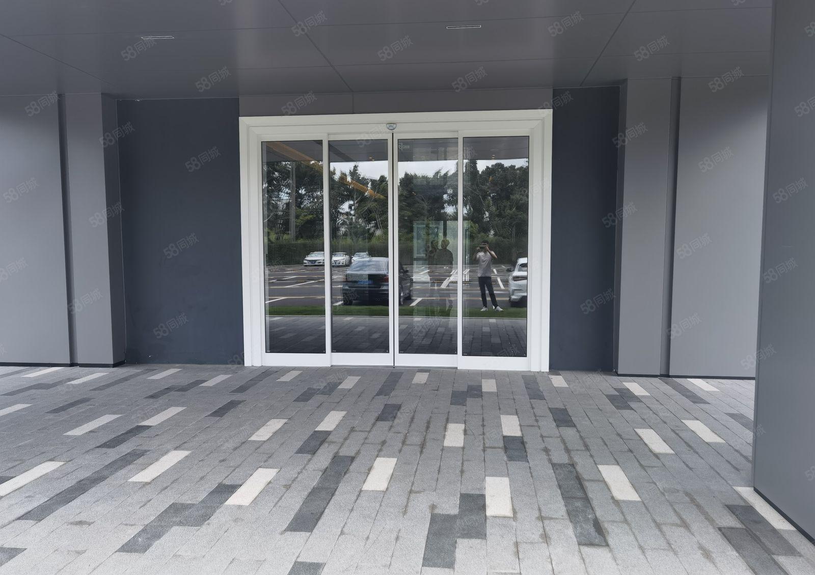 布吉坂田地铁口电商产业园2200平方厂房出租可办公可分租