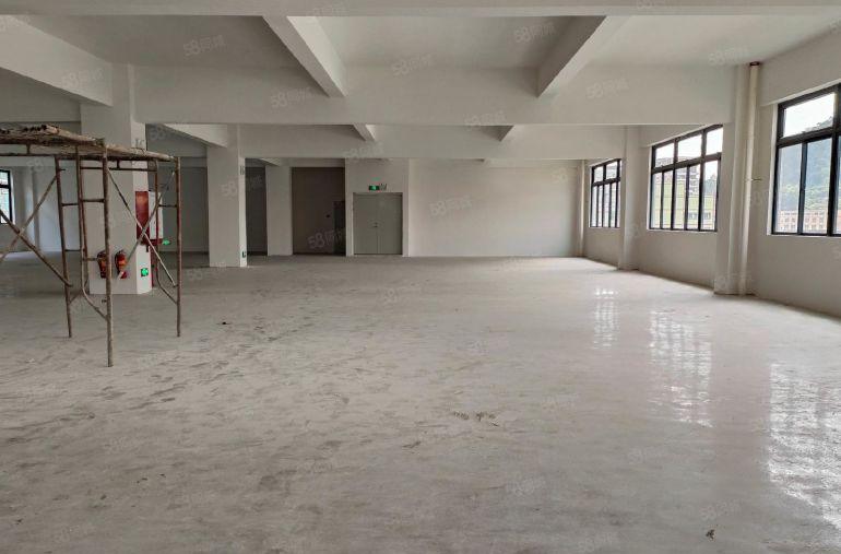 百鸽笼地铁口1500平厂房出租 原房东水磨石地板