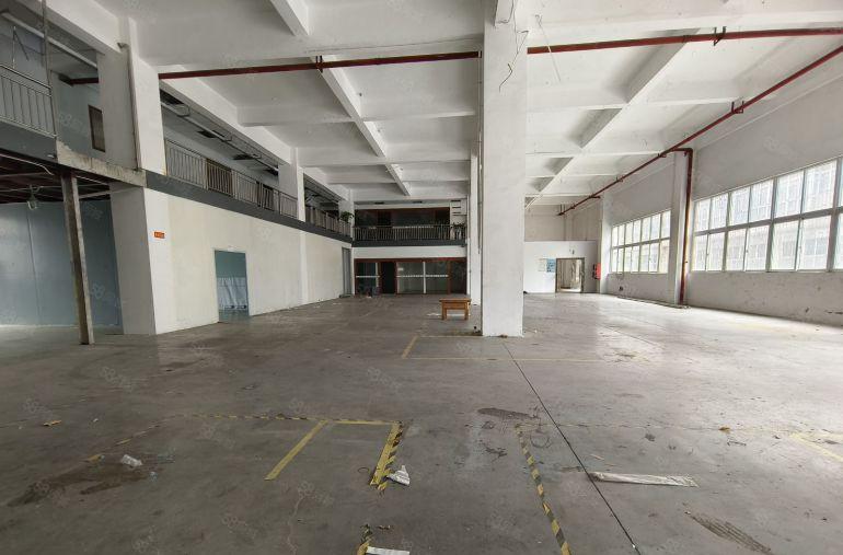 布吉厂房出租原房东2000平方300平起分全新地坪漆水电齐全