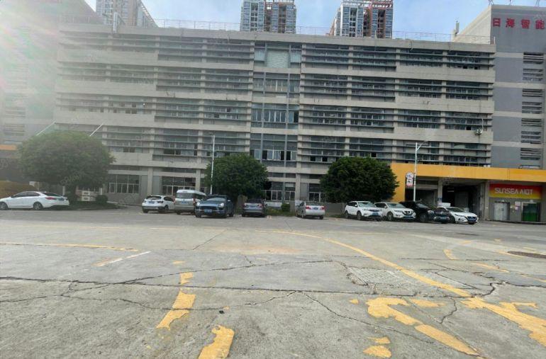 布吉石芽岭地铁站一楼2000平厂房出租仓库出租大小可分