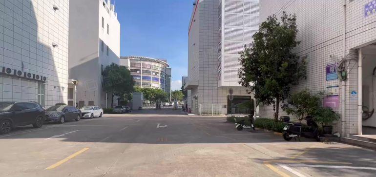 布吉石芽岭地铁口楼上红本厂房980平方仓库出租实际面积好招工