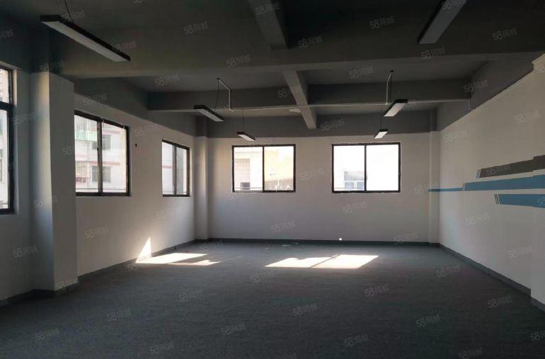 布吉西环路口长龙地铁站，精装修办公56平米起