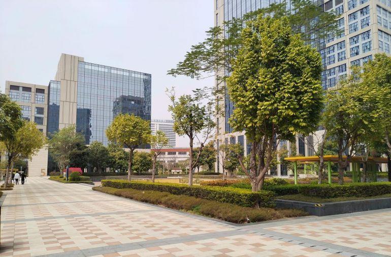 布吉石芽岭地铁站旁科技园楼上500平带装修办公室出租