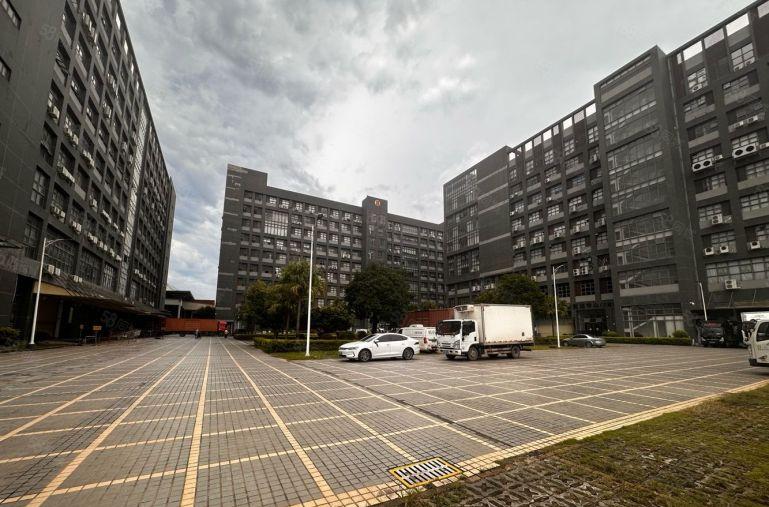 布吉丹竹头花园式厂房1500平出租，带精装修和无尘车间