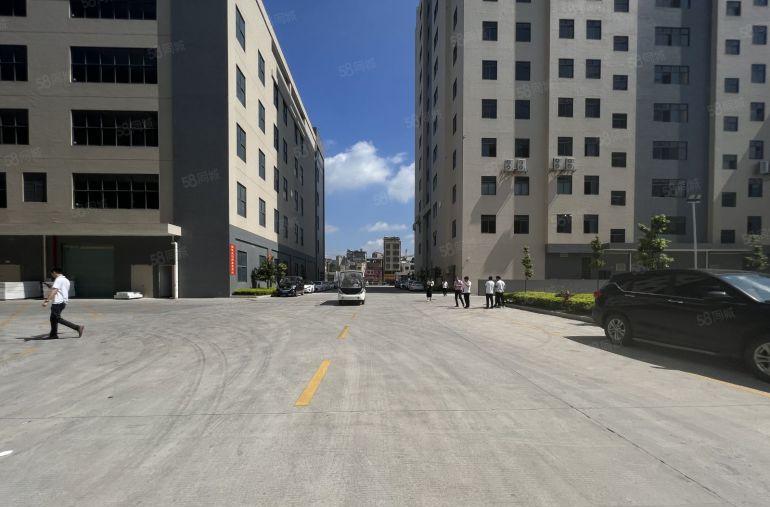 布吉680平方厂房仓库出租带全新地坪漆空地大拖头随进免中