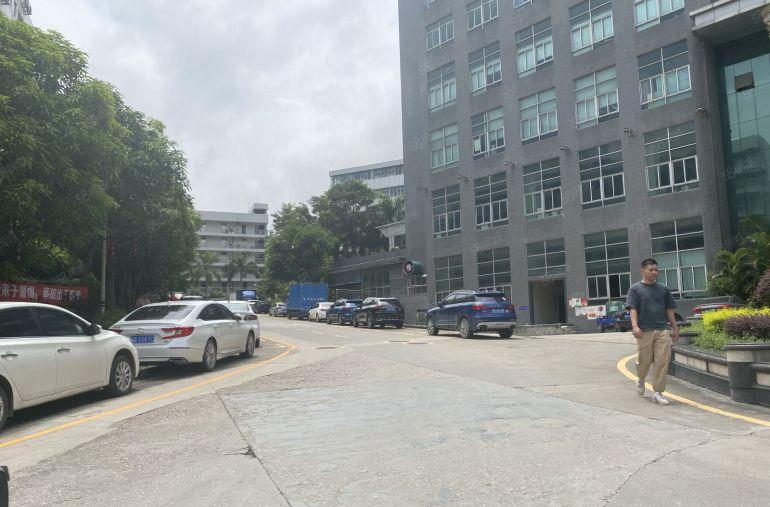 布吉南岭龙山工业区特价厂房仓库800平出租精装修可分租