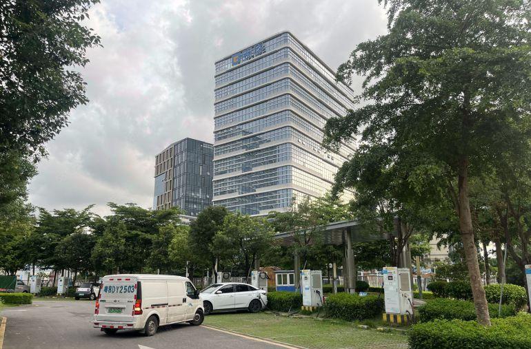 布吉上李朗红本厂房出租1000平，分租300平起可办公生产