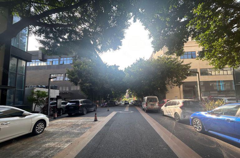 光明凤凰城地铁13层5000平起租1600平独门独院村委