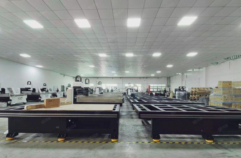 公明西田村委直租钢构1300平高8米，带办公室装修车间吊好顶