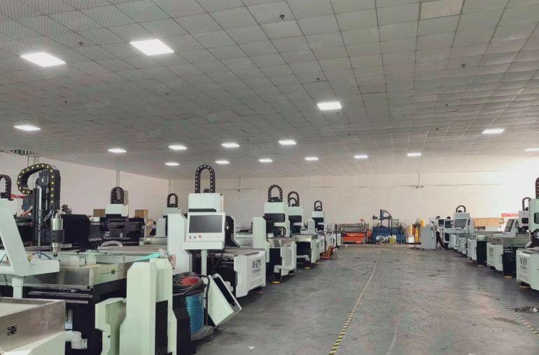 公明西田村委直租钢构1300平高8米，带办公室装修车间吊好顶