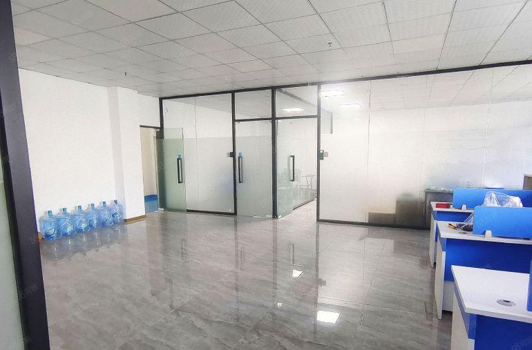 公明楼村地铁口低价800平精装修厂房招租，原房东独院，300