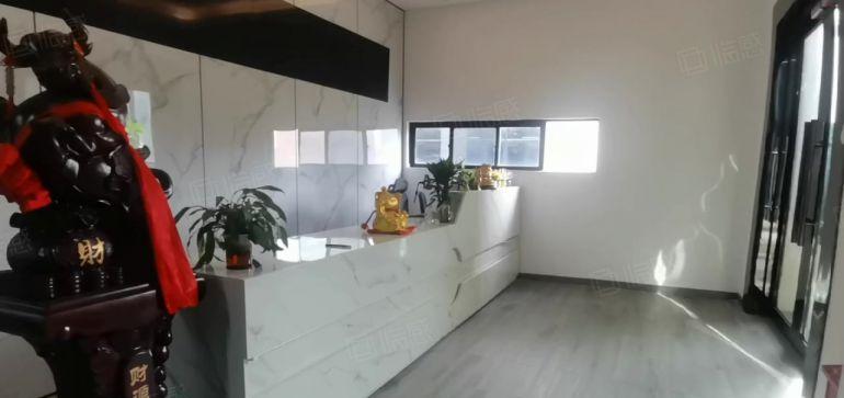 公明蒋石跟玉路边上大型园区原房东3楼整层1500平带豪华装修