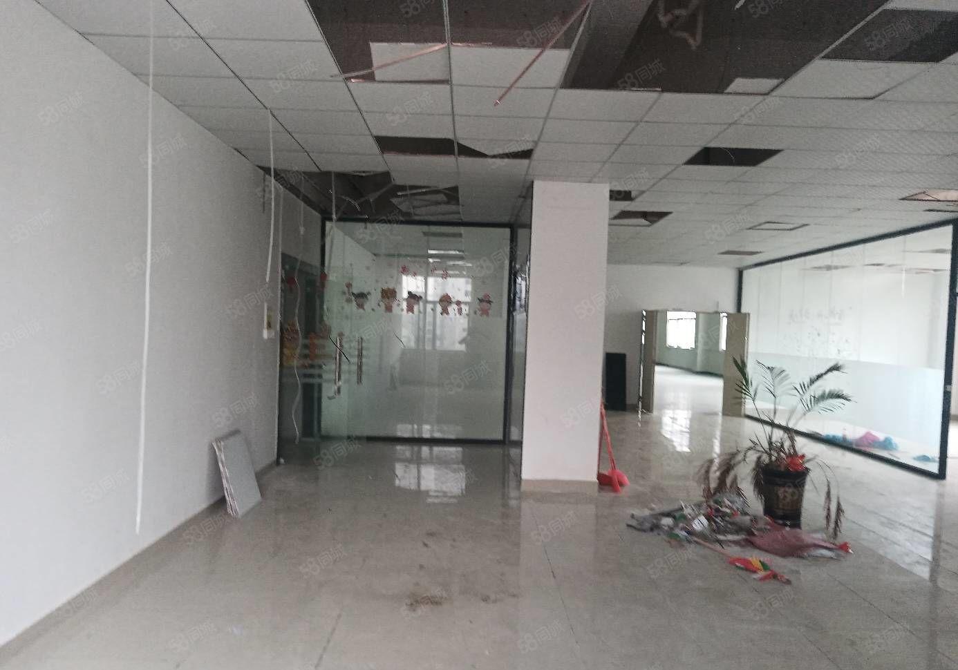 光明区楼村新出新出厂房楼上1200平方现有前台办公室装长方形