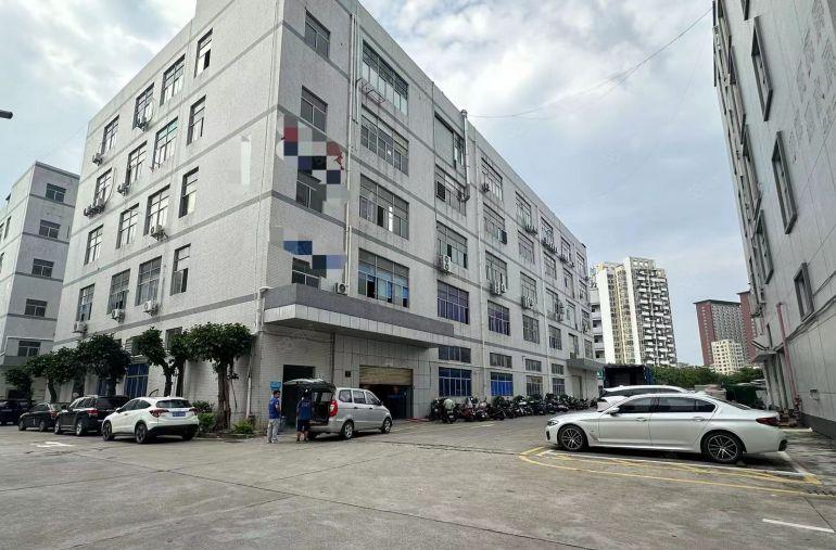 光明原房东一楼实际面积1500平，23元，200起分租