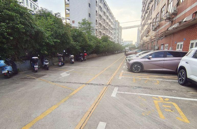 公明楼村实际面积出租306平标准厂房，地铁口高速口低价精装修