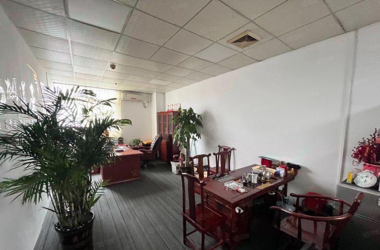 光明楼村地铁口500米楼上500平厂房出租带豪华装修