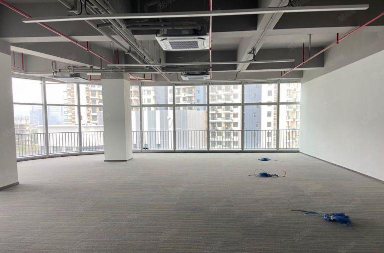 光明区凤凰城地铁口带装修楼上2000平研发电商办公大小可分