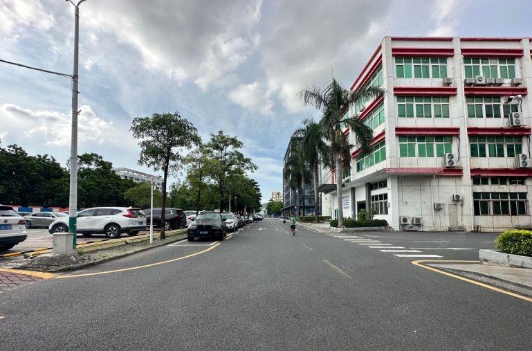 光明楼村地铁口花园式厂房出租1500平 水电到位