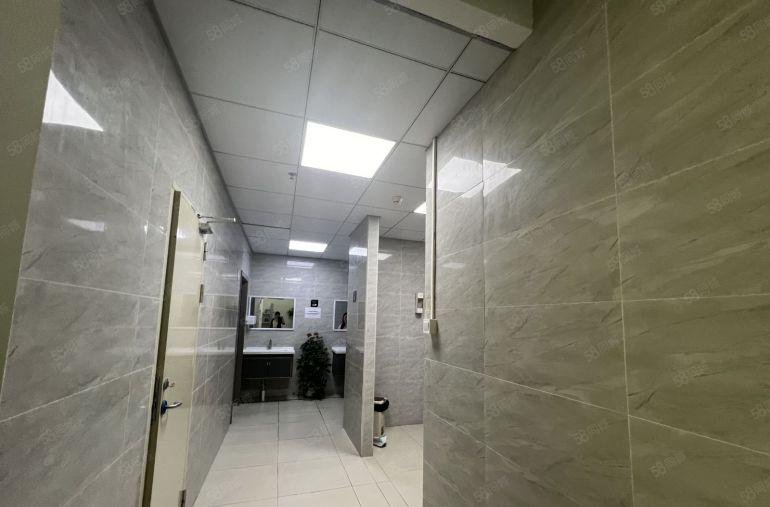 光明甲子塘精装修办公室3楼整层2400平米水电齐全