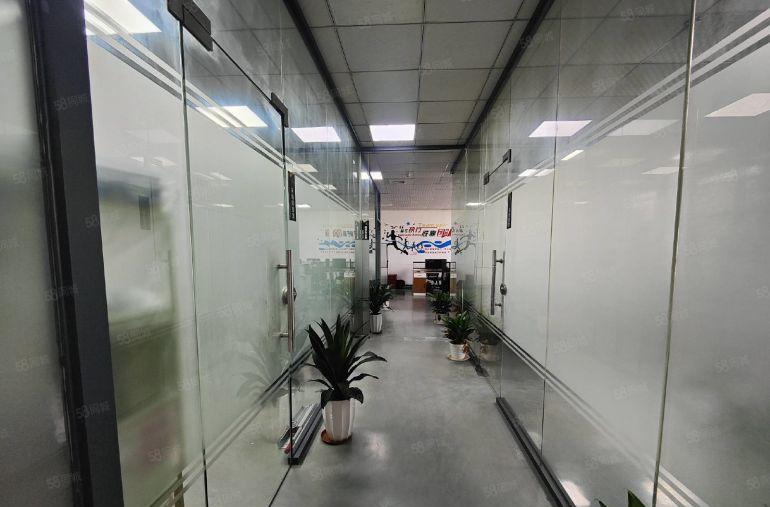 公明街道新出楼上1200平精装厂房，。适合各种行业