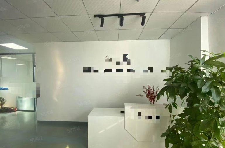 公明原房东厂房出租850平带大气前台精装办公室，3吨大货梯