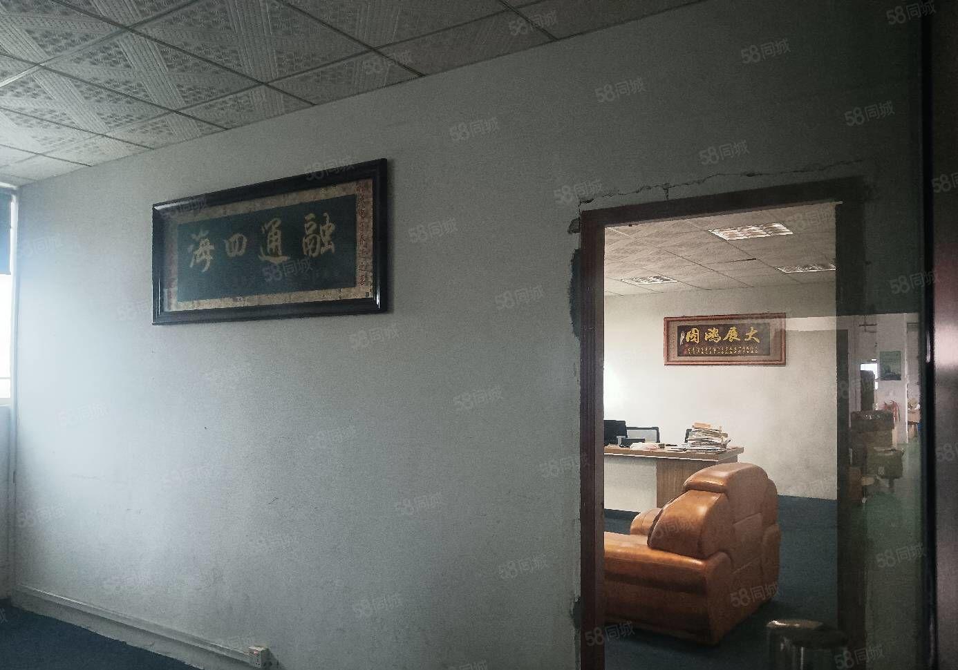 光明区南光高速出口新出厂房楼上650平方现有装修