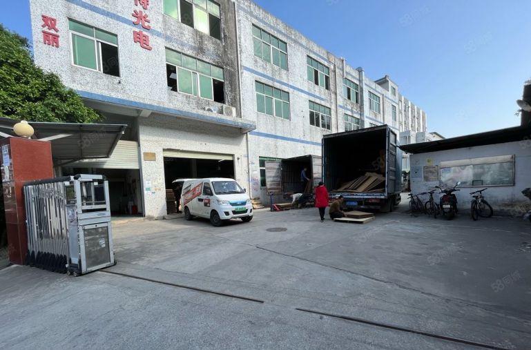 楼村地铁口红本园区楼上精装修700平，实际面积，免租6个月