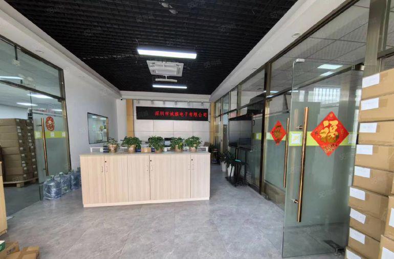 公明东坑标准厂房一楼980平（精装无转让费，车间干净明亮）